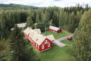 Juhlatalo Majakosken pihapiiri
